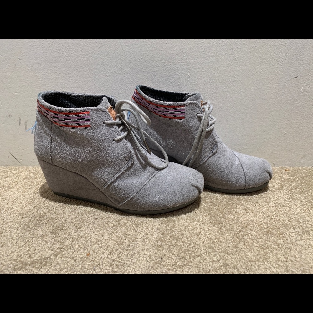 Adorable Grey suede wedge desert booties by Toms.